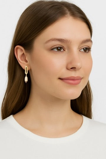 Teardrop Pearl Earrings Gold