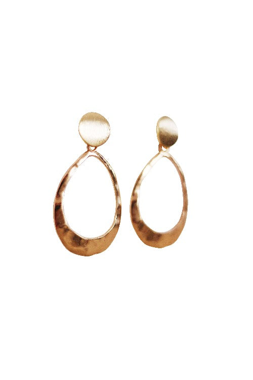 Kinsley Geometric Oval Earrings in Hammered Gold