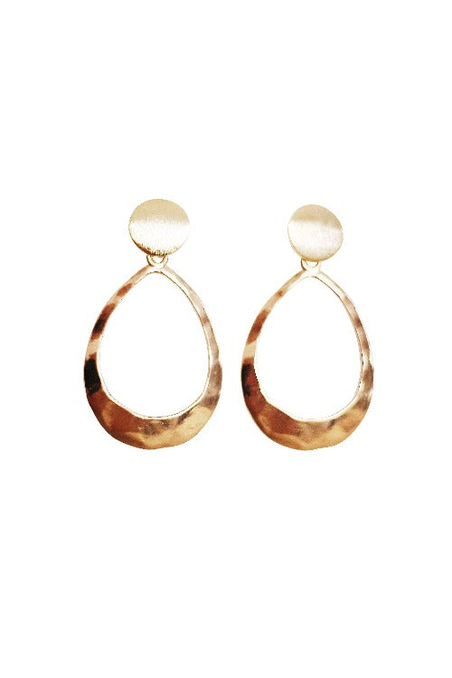 Kinsley Geometric Oval Earrings in Hammered Gold