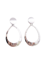 Kinsley Geometric Oval Earrings in Hammered Silver